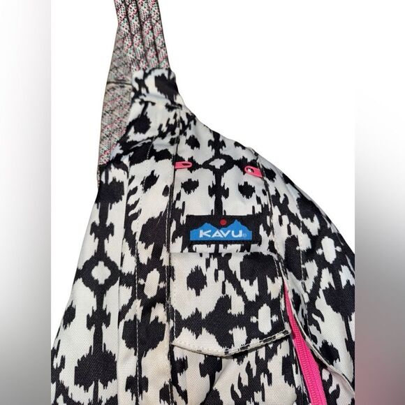 Kavu Rope Sling Multi Pocket Bag - Neon Pink Black & White - Picture 3 of 10